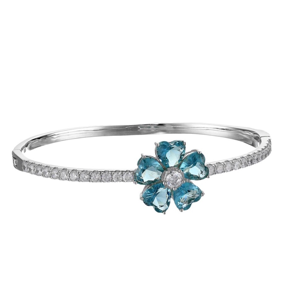 🎉HP🎉NINA Ady Pavé Heart Petal Bracelet